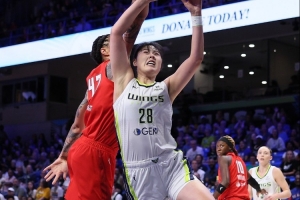 李月汝：格里娜是WNBA中最好的内线球员 能和她交手我很兴奋