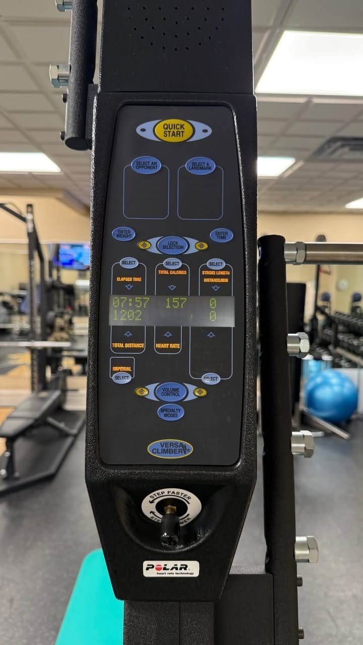 八点不到💪🏽詹姆斯完成早上训练 晒出自拍照&amp;泡冰水恢复视频