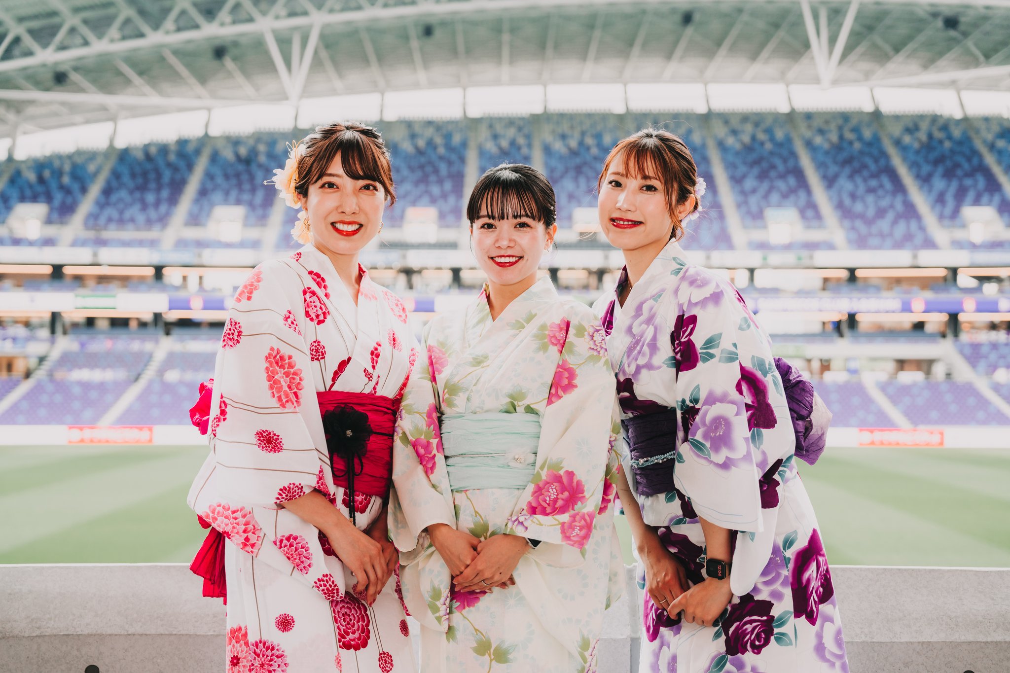 球迷有福了！今日对阵冈山，广岛三箭主场提供免费浴袍租赁服务