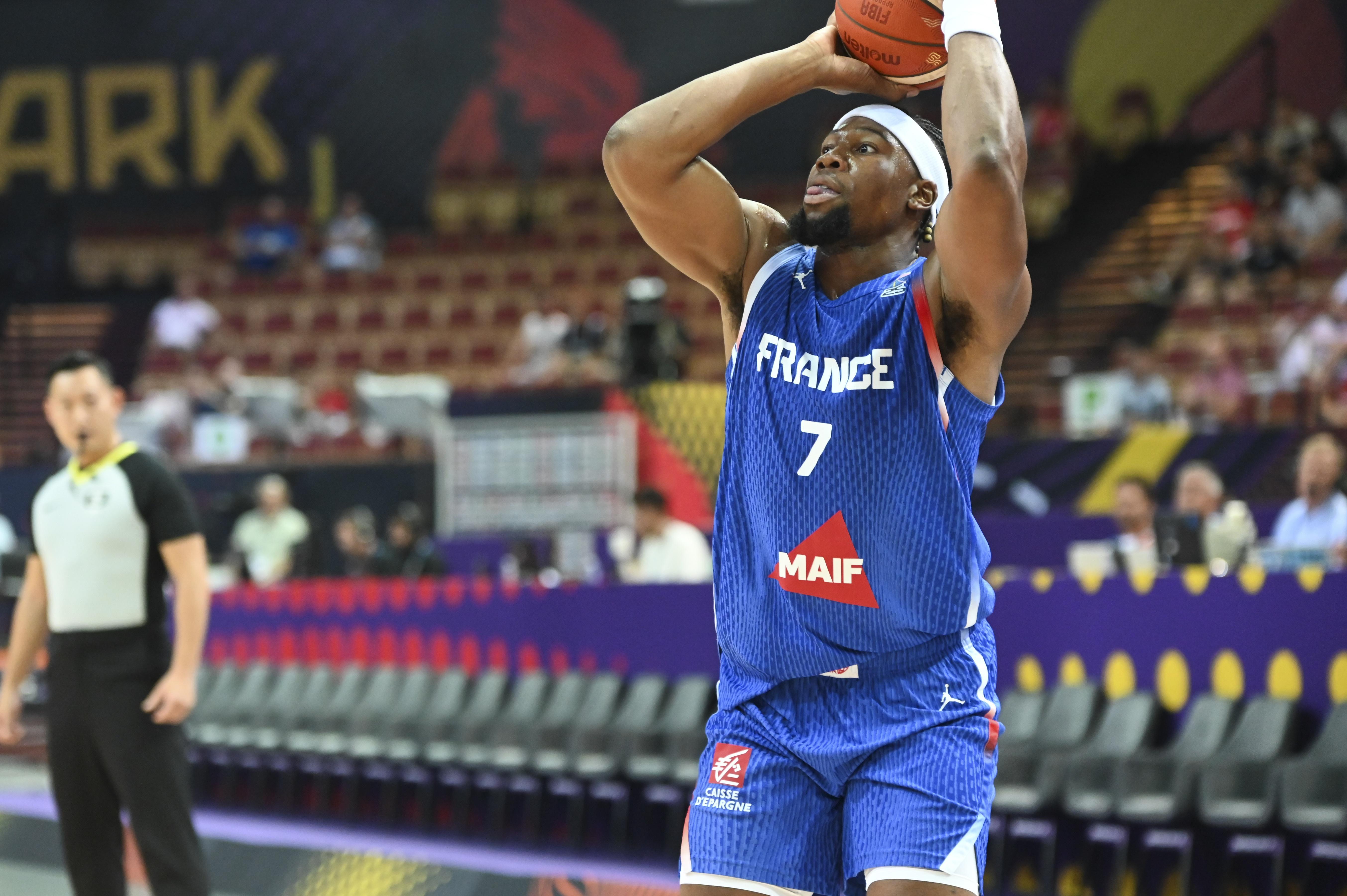 kaiyun-一场顶三场！亚布塞莱此役轰下36分 前3场合计仅得24分