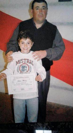 开云-阿尔瓦雷斯为何选穿19号球衣 而非特维斯穿的32号