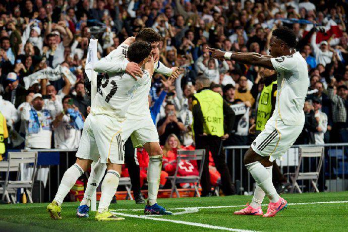 开云APP-3:0！亿元先生大秀帽子戏法，比肩梅西纪录，皇马半场3球打崩曼城