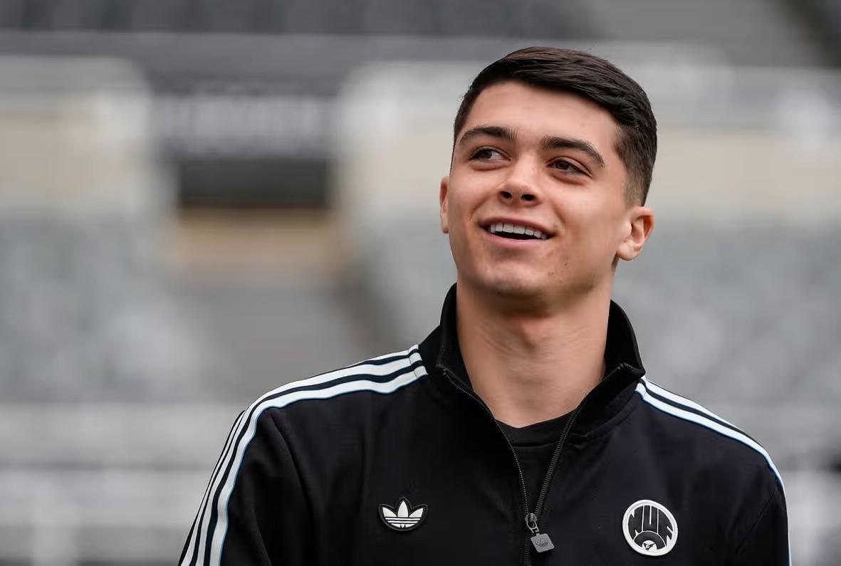 开云娱乐-刘易斯-米利：目前我恢复得差不多了，希望在客战巴萨时复出